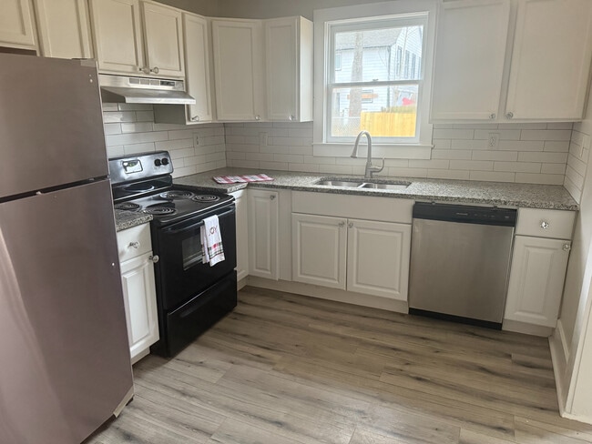 Photo - Room in House on Griffin St NW