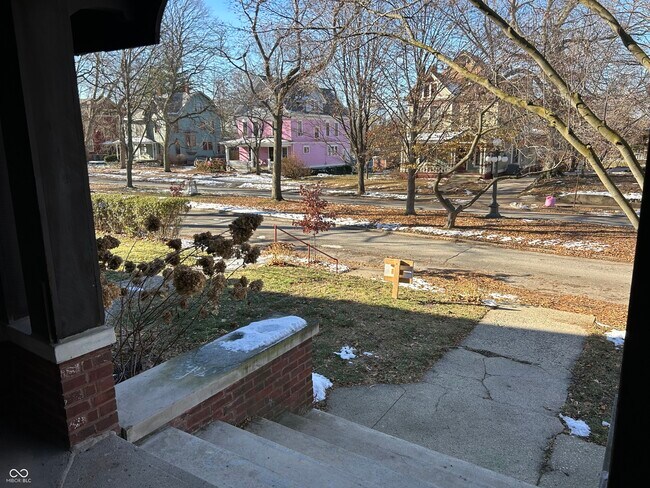 Photo - 963 Woodruff Pl W Dr