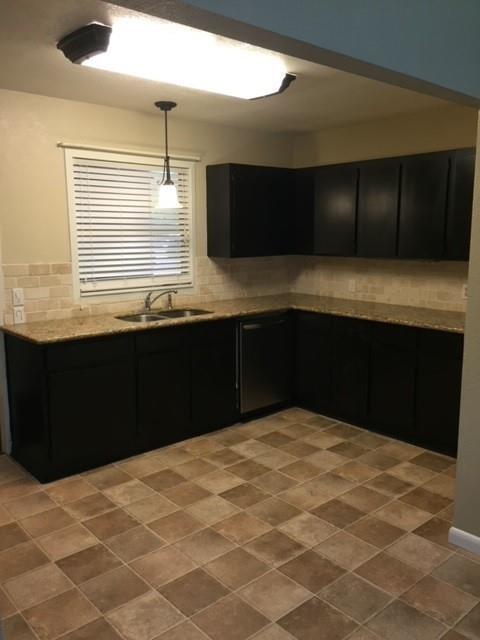 Photo - 305 Carnation St