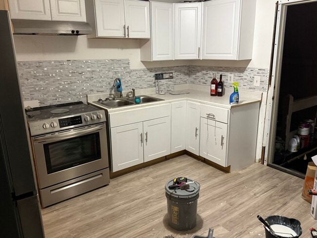 Kitchen - 13 S 1st St Unit 3