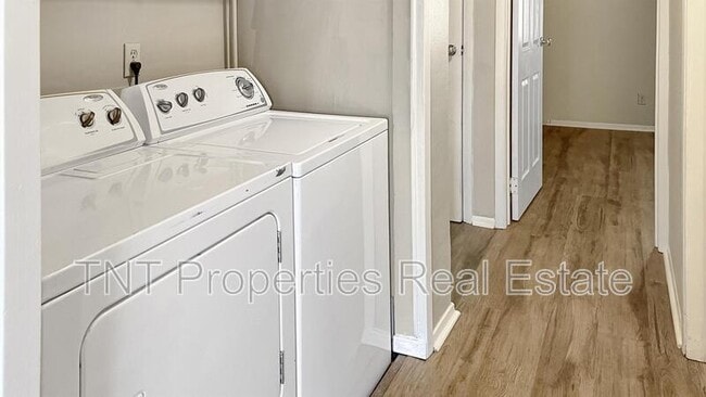 Photo - 1925 Pine Tree Dr Unit B