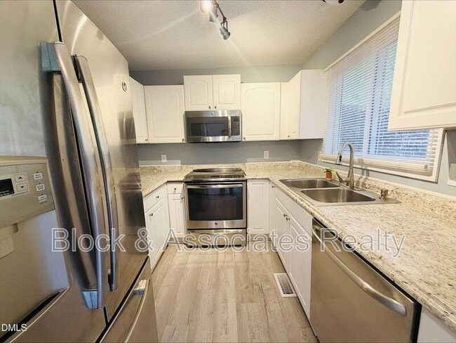 Photo - 378 Kittery Point Ln