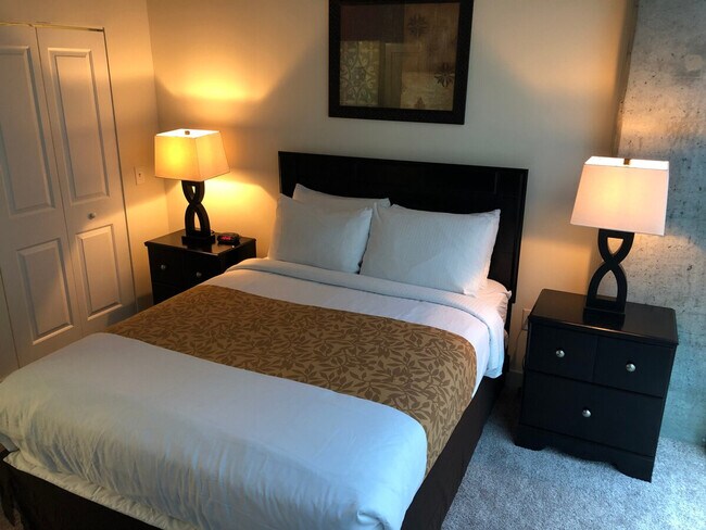 Photo - 215 W Martin Luther King Jr Blvd Unidad ID1344187P