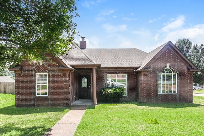 Building Photo - 4671 Lindawood Ln