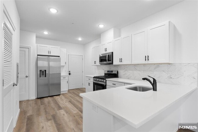 Photo - 51 E Main St Unit 210