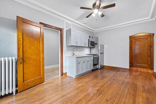 Photo - Newly Remodeled Vintage Charm with 21st Century : Move In Special for June 2025 $1,070.00 Unidad 103