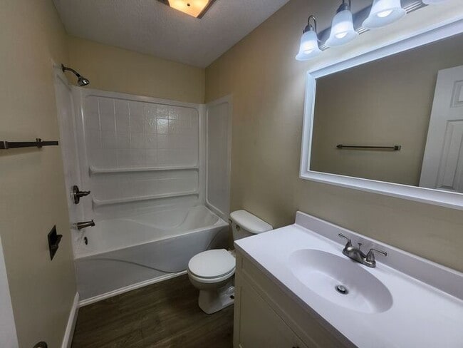 Photo - Updated-Pets Welcome-Pay Electric ONLY!