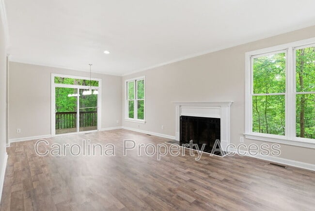 Photo - 102 Markham Dr