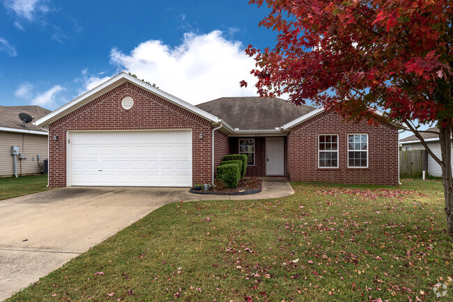 Building Photo - Brick Home Minutes Away From Walton!