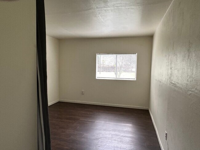 Photo - 4290 Lake Shore Dr