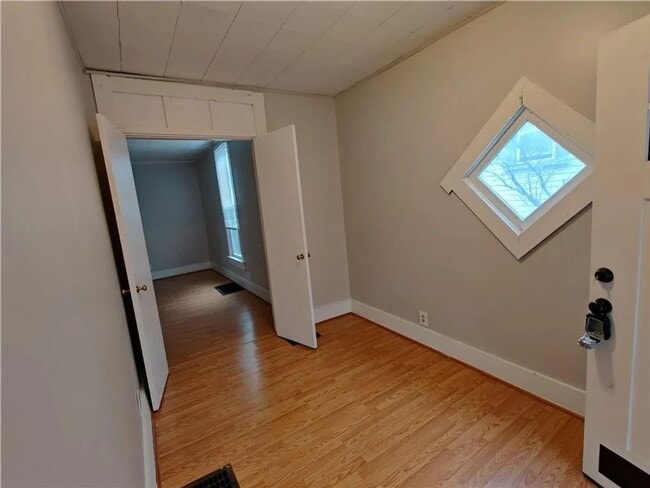 Photo - 406 W Franklin St