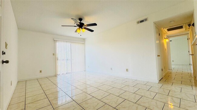 Photo - 2915 Winkler Ave Unit 811