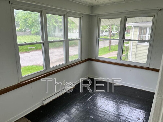 Photo - 1553 Illinois Ave