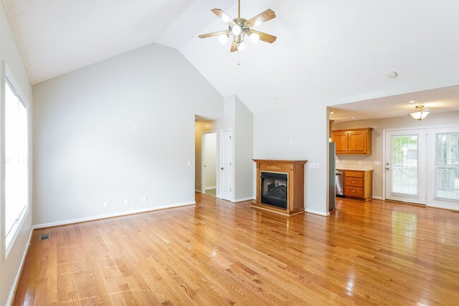 Photo - 121 Fieldstone Ln