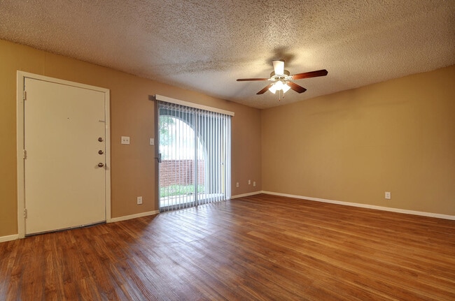 Burl Apartments