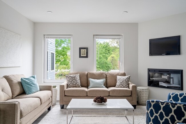 Photo - 50 Stedman St Unidad 104