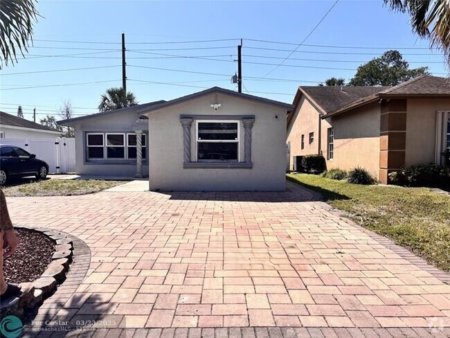 Building Photo - 2910 NW 6th Ct Rental