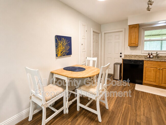 Photo - 2804 19th Ave W