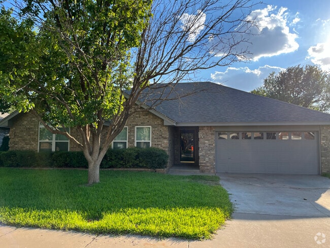 Building Photo - 3403 Crestmont Dr Rental