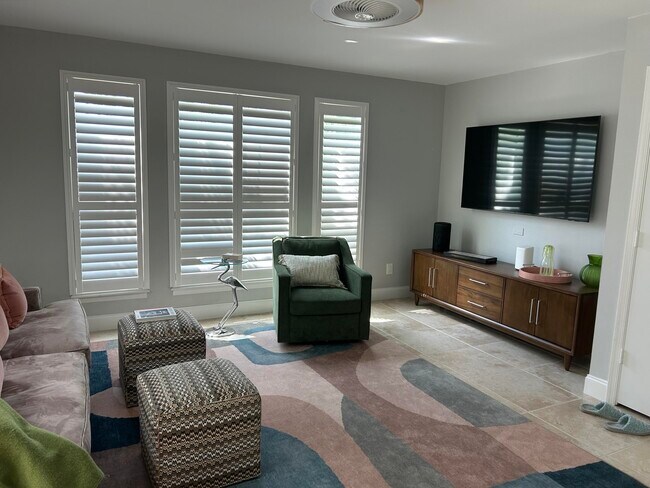 Photo - 1050 Crystal Way Unit O