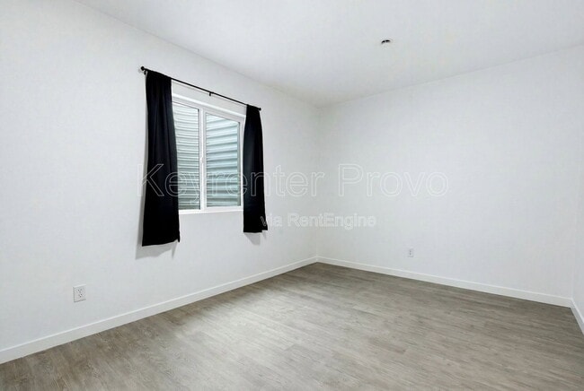 Photo - 371 E Levengrove Dr