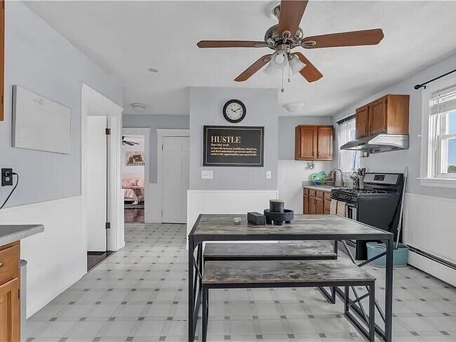 Photo - 112 Brewster St