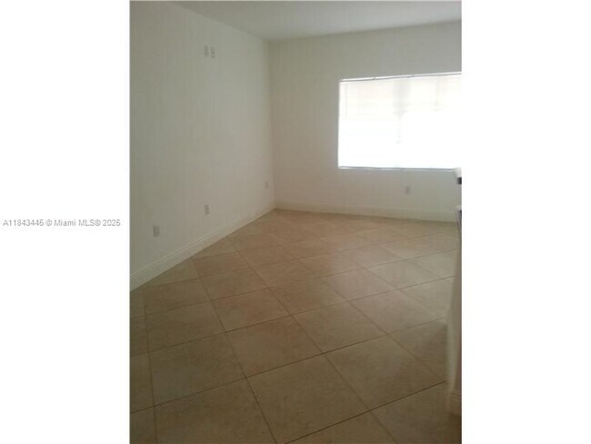 1034 Lenox Ave Apartment Unit - Image