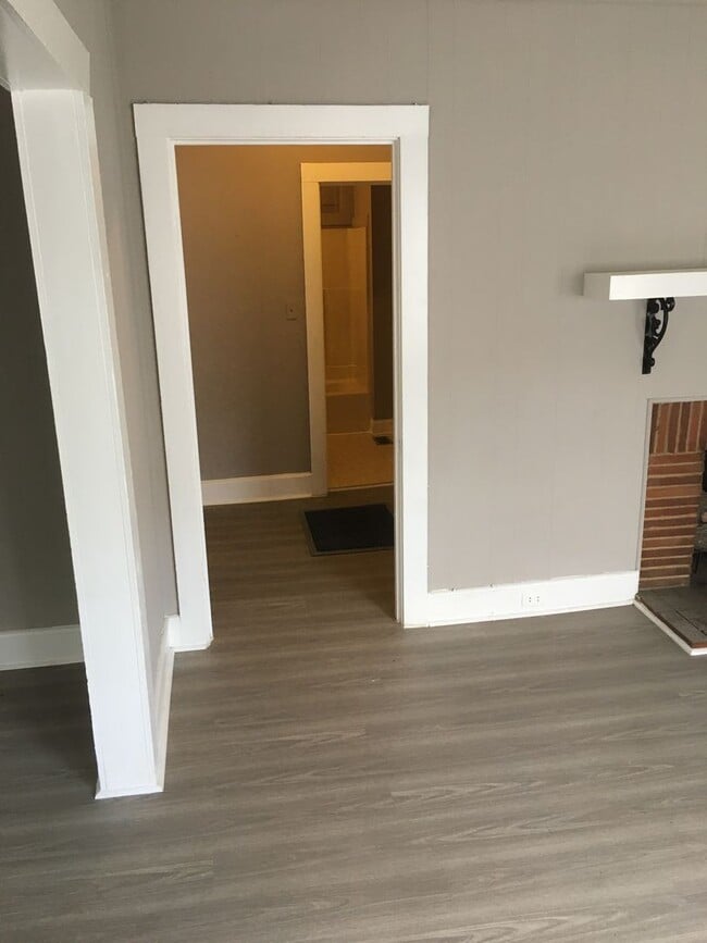 Photo - 2/1 House in Celanese $1095