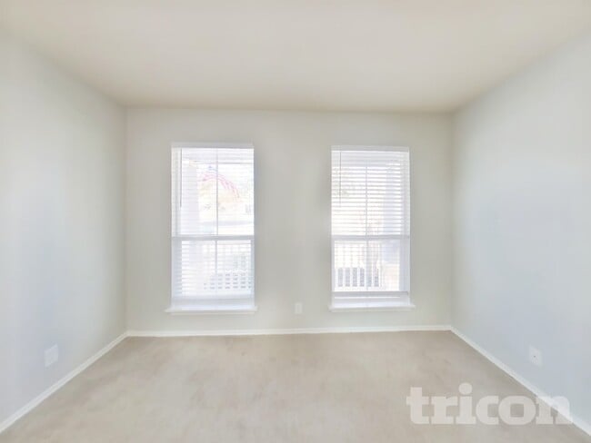 Photo - 18521 Mammoth Cave Blvd