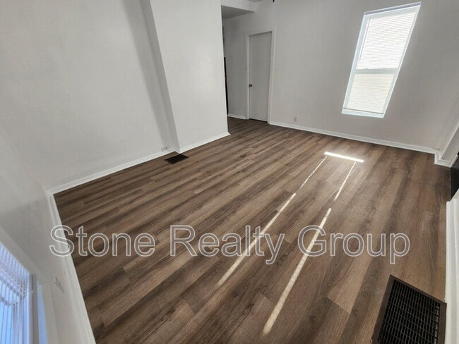 Photo - 28 S 13th 1/2 St