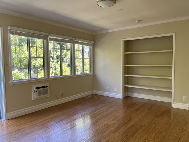 MAIN ROOM - 10949 Massachusetts Ave Apartments