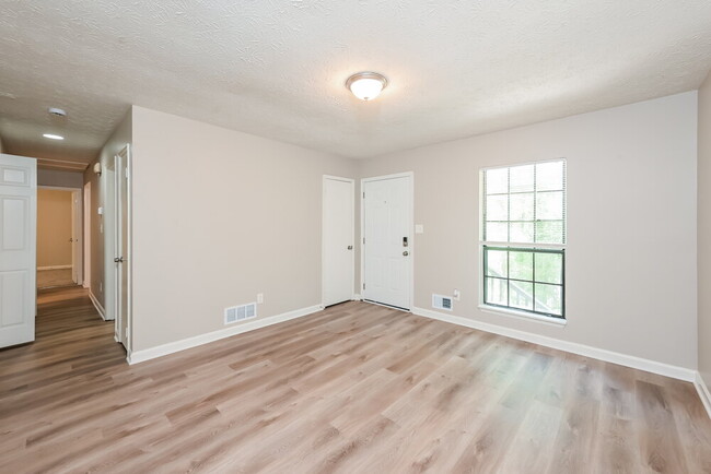 Photo - 889 Ralph Rd SE