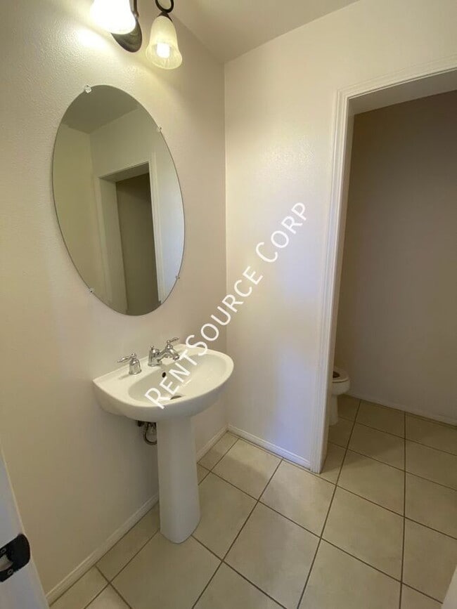 Photo - 3147 W Kildare St