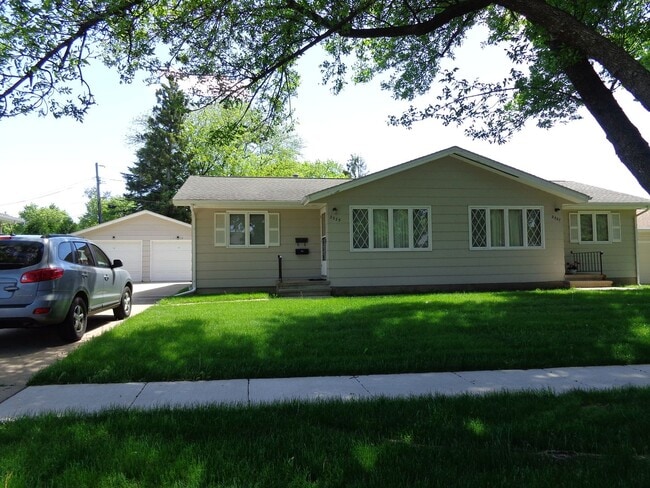 Photo - Cute side by side duplex Unidad 2324