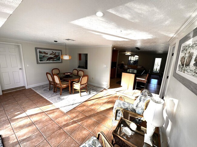 Photo - 1129 Riviera St