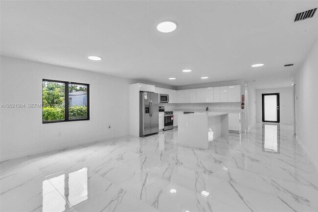 Photo - 152 NW 18th St