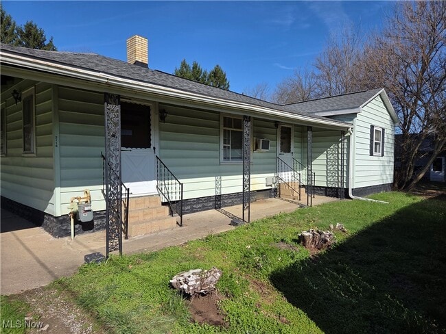 Photo - 2116 Herbert St SE House