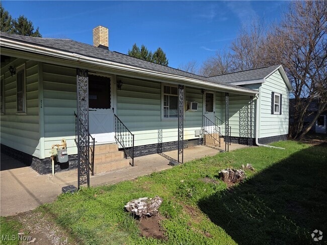 Building Photo - 2116 Herbert St SE Rental
