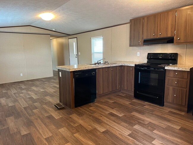 Photo - 833 Lovell Rd