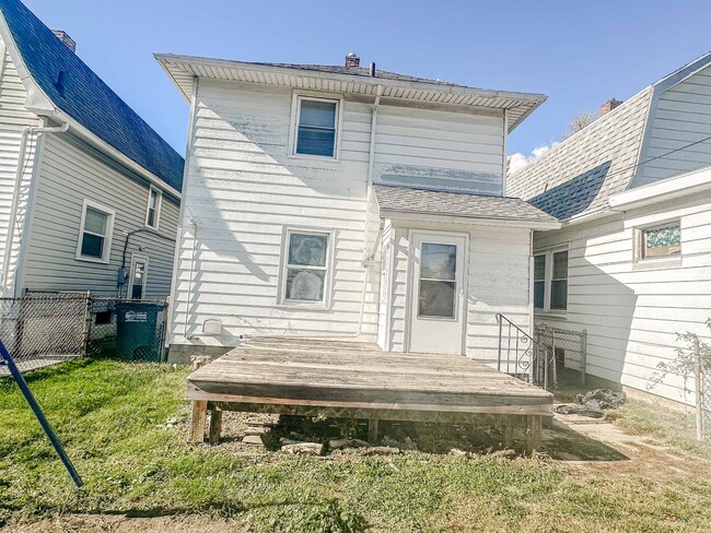 Photo - Three bedroom home available for move in. ...