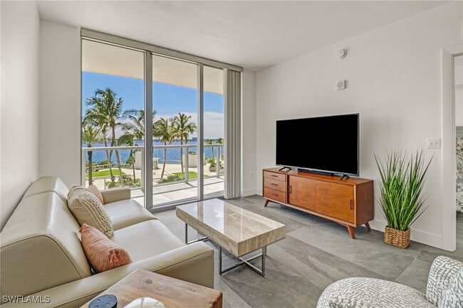 Building Photo - 3000 Oasis Grand Blvd Unit 606