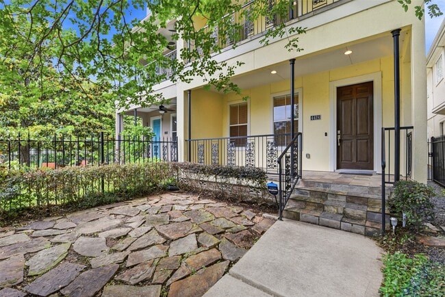 Building Photo - 4424 Blossom St