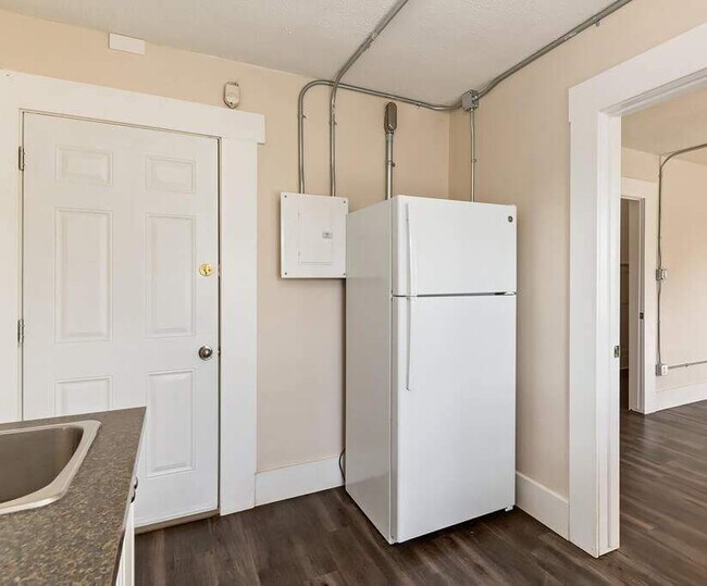 Photo - Marilyn Court