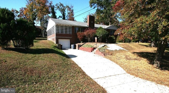 Building Photo - 10104 Towhee Ave