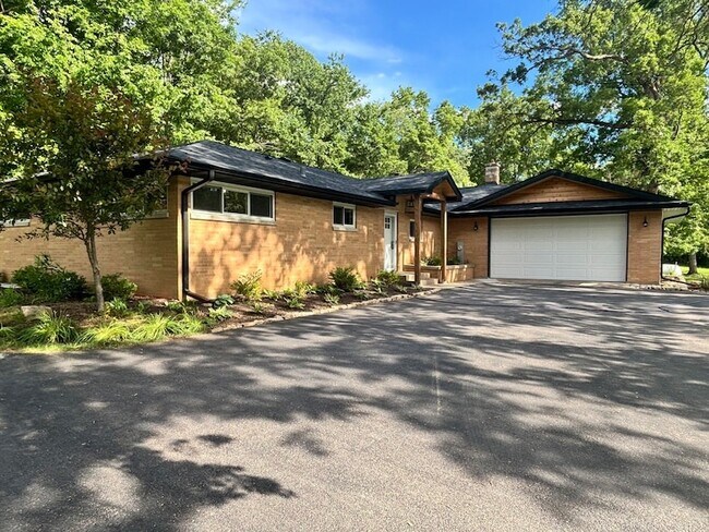 Photo - 219 James Rd