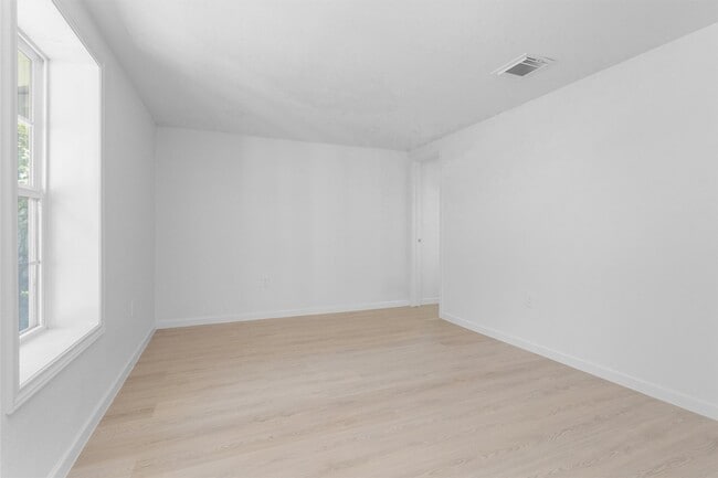 Photo - 16016 Green Manor Dr Unit B