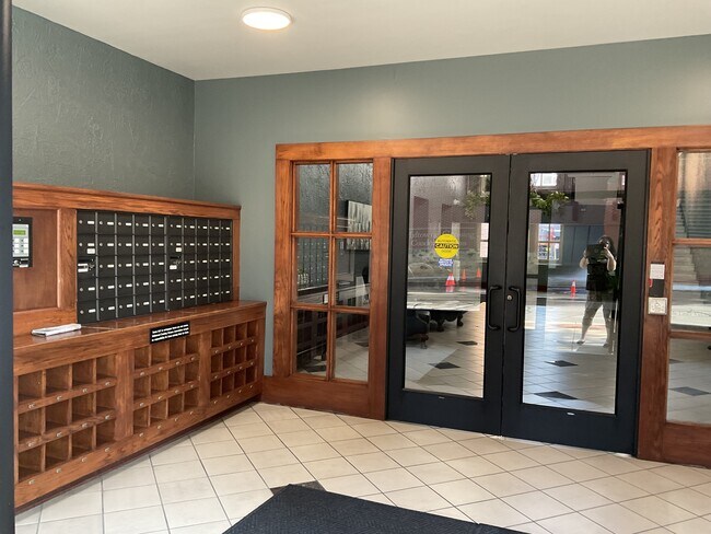 Photo - 112 W Washington Blvd