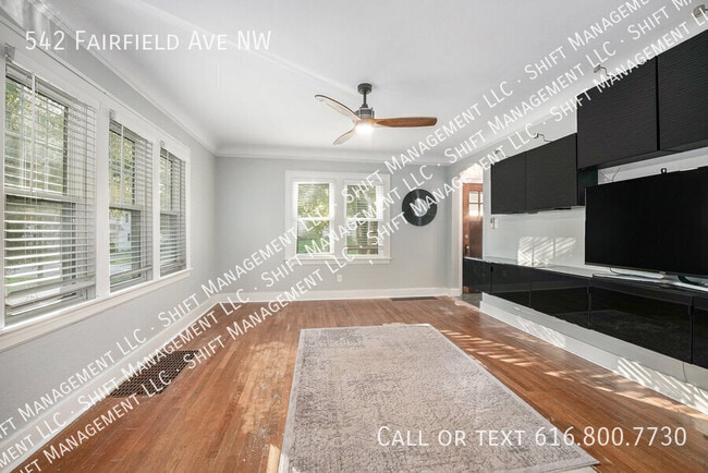 Photo - 542 Fairfield Ave NW