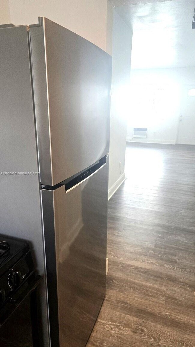 7720 Harding Ave Unit 9