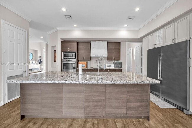 Photo - 545 Forest View Cir